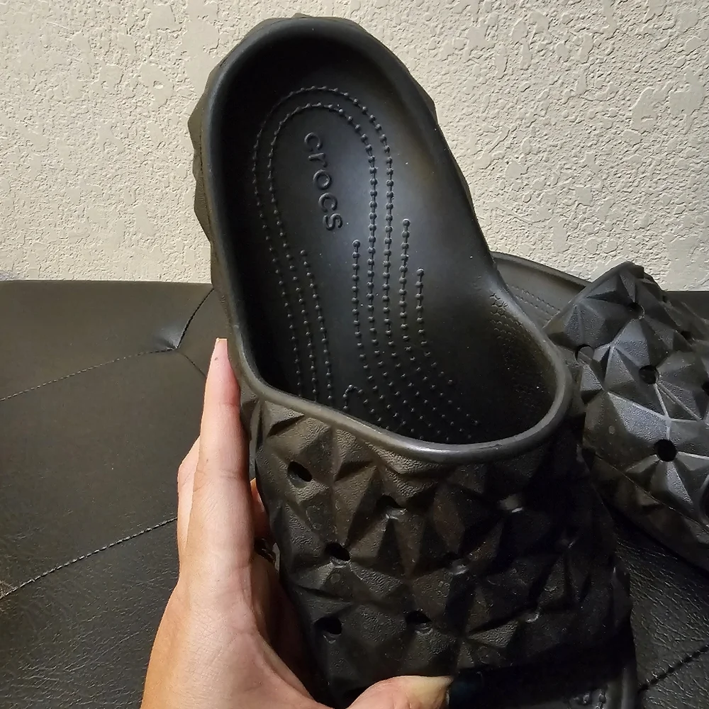 Black Chunky Crocs slides size 8 - Picture 2 of 3